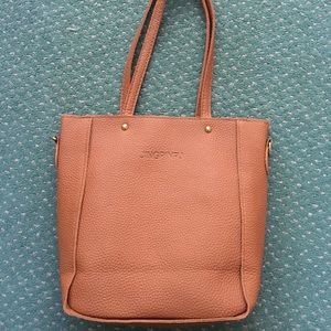 Cute tan bag!